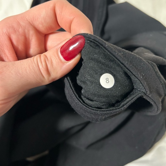 Black cropped lululemon pants - Picture 4 of 5